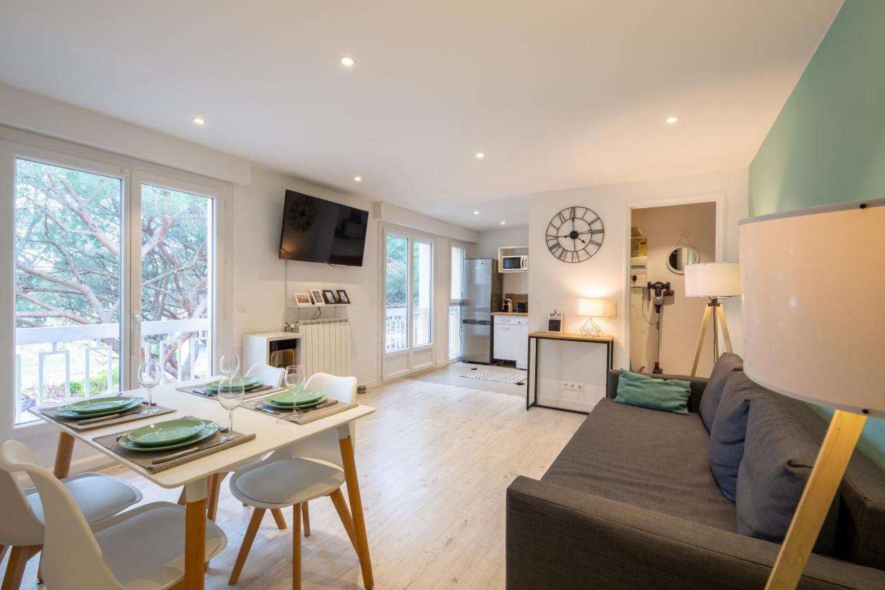 Meuble 2 Etoiles, Wifi, A 2 Pas Des Plages Frejus Exterior photo