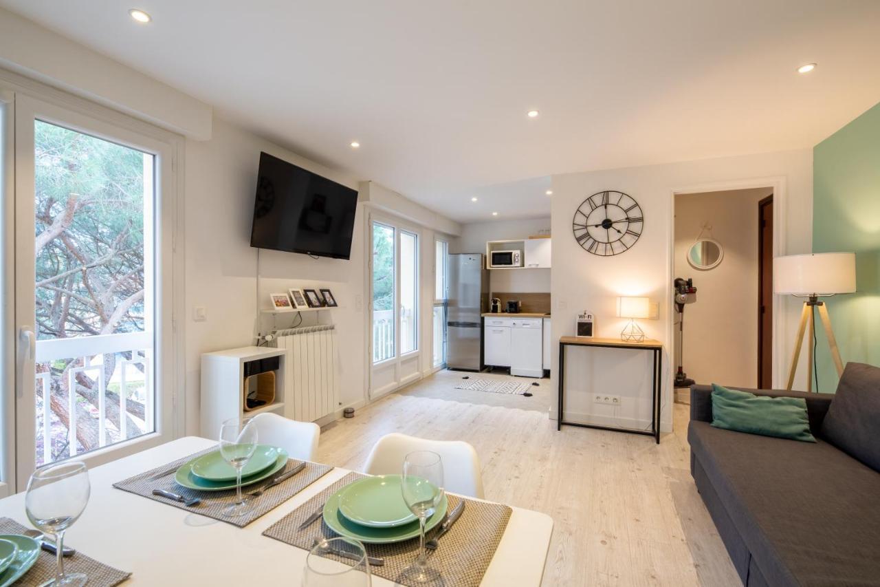 Meuble 2 Etoiles, Wifi, A 2 Pas Des Plages Frejus Exterior photo